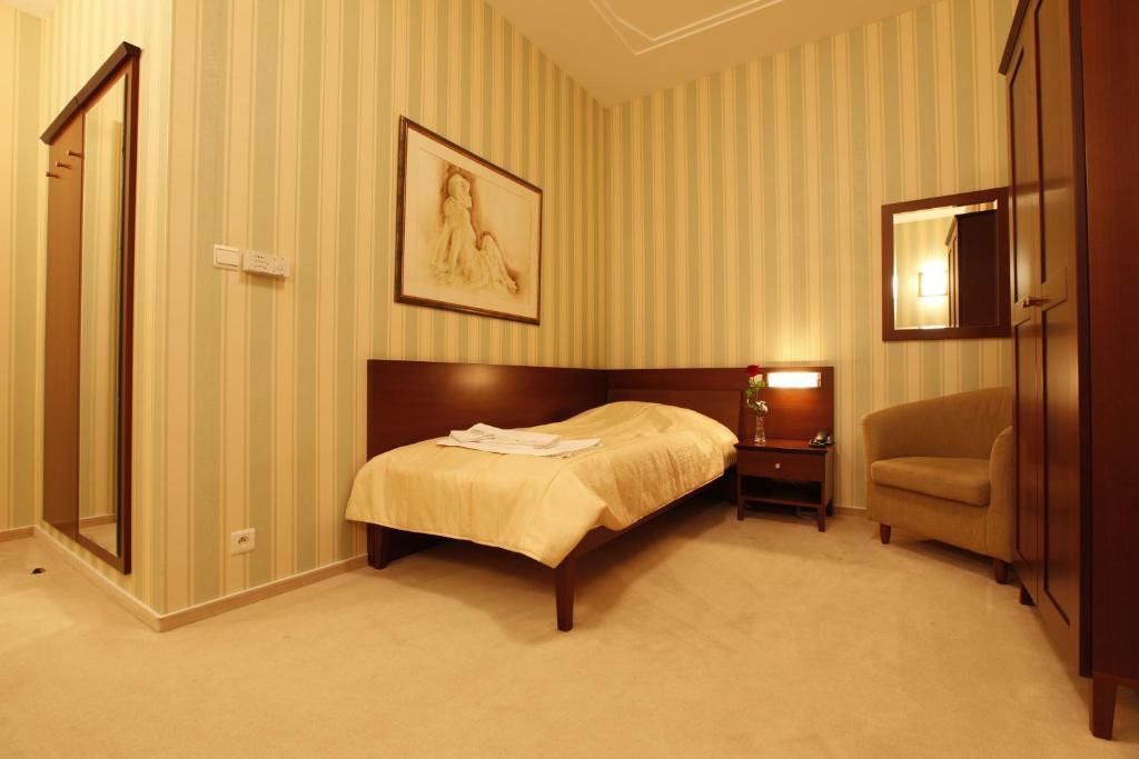 Hotel Sandor Pavillon Piest'any Room photo