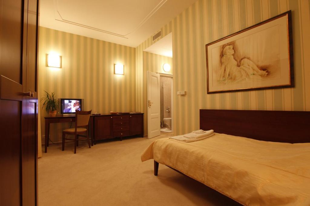 Hotel Sandor Pavillon Piest'any Room photo