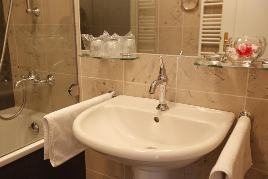 Hotel Sandor Pavillon Piest'any Room photo